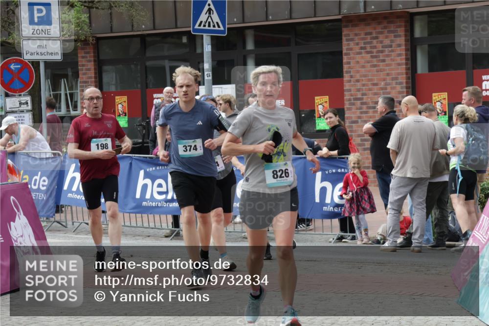 10.05.2026 - 8. Wedeler Halbmarathon Yannick Fuchs http://msf.ph/oto/9732834 10.05.2026 11:47:33 Ziel 160, 198, 564, 826, 1041 meine-sportfotos.de