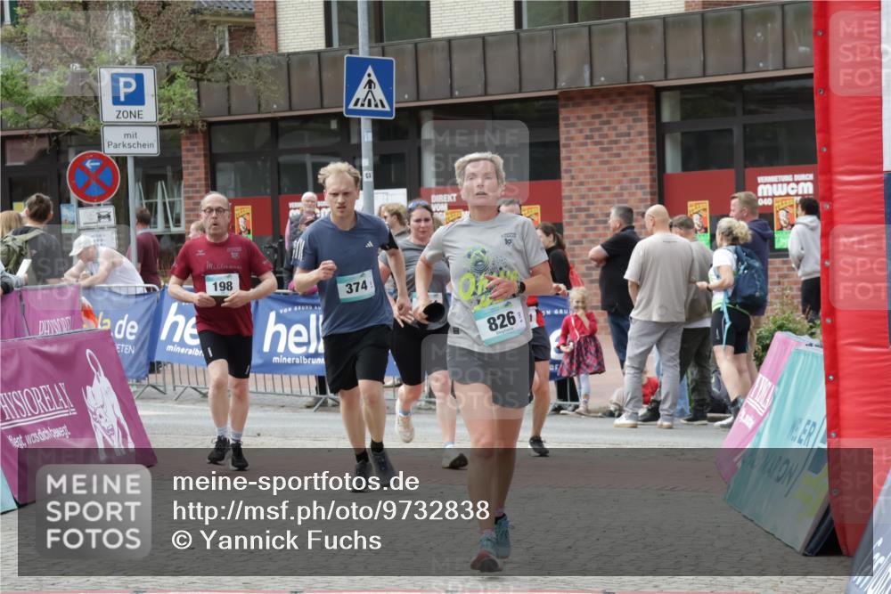 10.05.2026 - 8. Wedeler Halbmarathon Yannick Fuchs http://msf.ph/oto/9732838 10.05.2026 11:47:33 Ziel 160, 198, 564, 826, 1041 meine-sportfotos.de