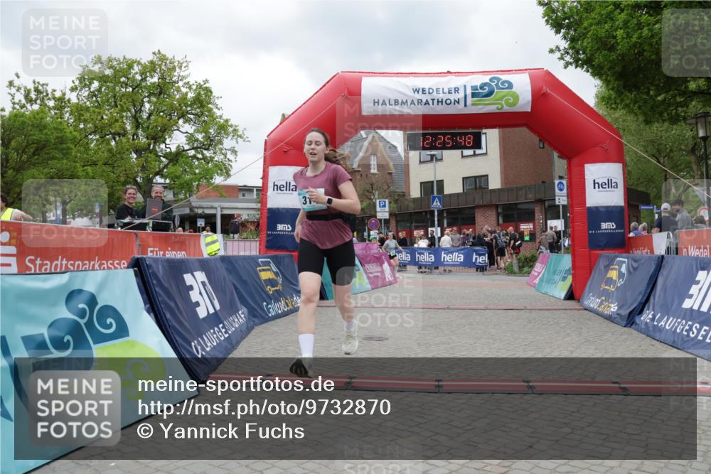 10.05.2026 - 8. Wedeler Halbmarathon Yannick Fuchs http://msf.ph/oto/9732870 10.05.2026 12:25:46 Ziel 292, 314, 550 meine-sportfotos.de
