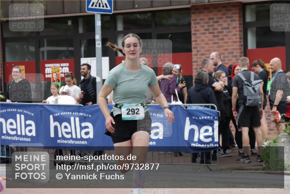 10.05.2026 - 8. Wedeler Halbmarathon Yannick Fuchs http://msf.ph/oto/9732877 10.05.2026 12:25:48 Ziel 292, 314, 550 meine-sportfotos.de