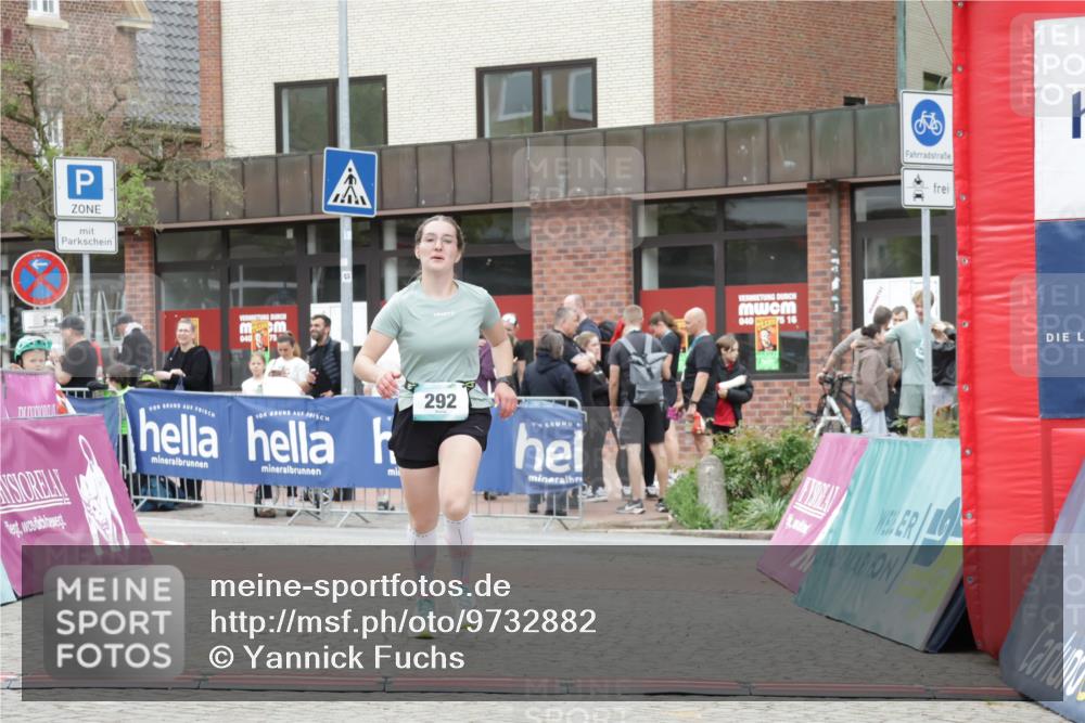 10.05.2026 - 8. Wedeler Halbmarathon Yannick Fuchs http://msf.ph/oto/9732882 10.05.2026 12:25:49 Ziel 292, 314, 550 meine-sportfotos.de