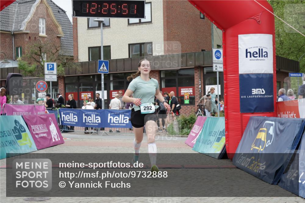 10.05.2026 - 8. Wedeler Halbmarathon Yannick Fuchs http://msf.ph/oto/9732888 10.05.2026 12:25:49 Ziel 292, 314, 550 meine-sportfotos.de
