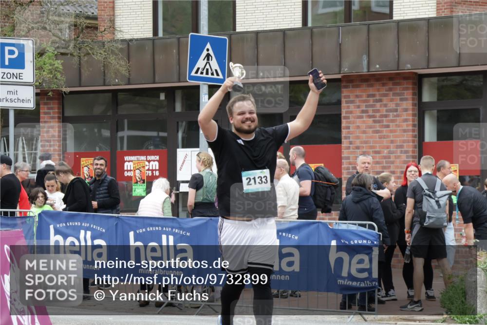 10.05.2026 - 8. Wedeler Halbmarathon Yannick Fuchs http://msf.ph/oto/9732899 10.05.2026 12:26:15 Ziel 2133 meine-sportfotos.de