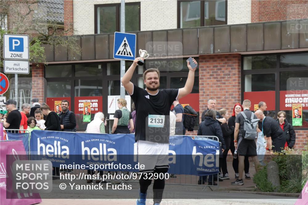 10.05.2026 - 8. Wedeler Halbmarathon Yannick Fuchs http://msf.ph/oto/9732900 10.05.2026 12:26:16 Ziel 2133 meine-sportfotos.de