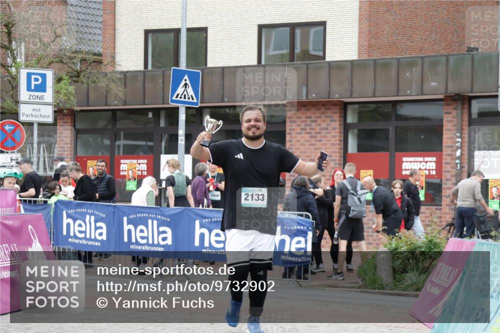 10.05.2026 - 8. Wedeler Halbmarathon Yannick Fuchs http://msf.ph/oto/9732902 10.05.2026 12:26:16 Ziel 2133 meine-sportfotos.de