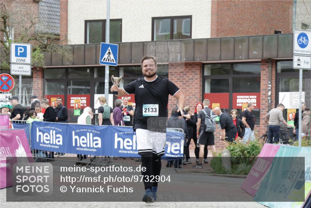 10.05.2026 - 8. Wedeler Halbmarathon Yannick Fuchs http://msf.ph/oto/9732904 10.05.2026 12:26:17 Ziel 2133 meine-sportfotos.de