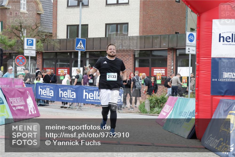 10.05.2026 - 8. Wedeler Halbmarathon Yannick Fuchs http://msf.ph/oto/9732910 10.05.2026 12:26:17 Ziel 2133 meine-sportfotos.de