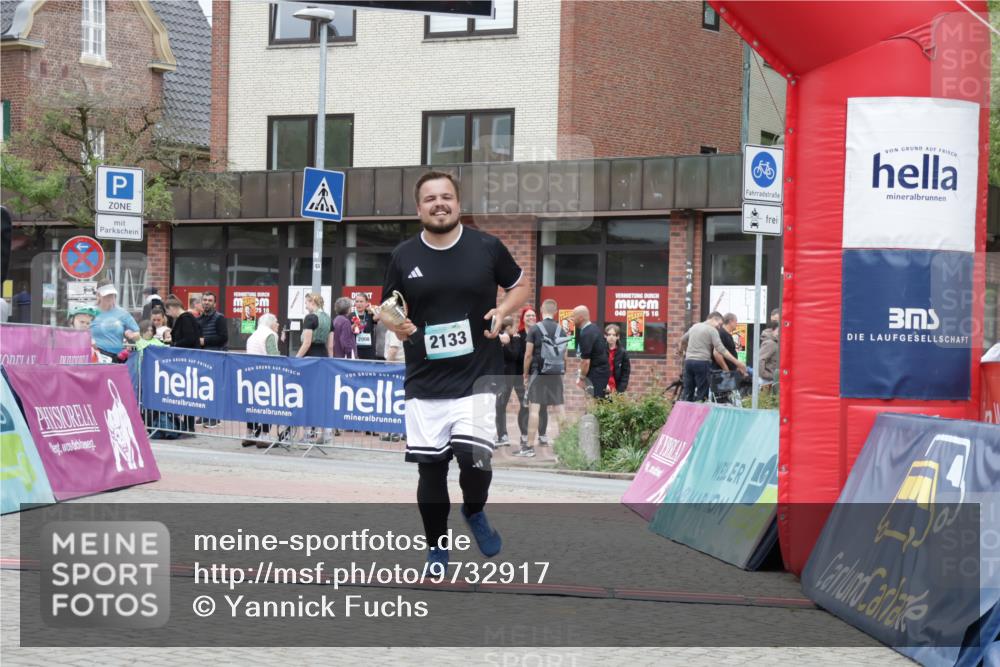 10.05.2026 - 8. Wedeler Halbmarathon Yannick Fuchs http://msf.ph/oto/9732917 10.05.2026 12:26:17 Ziel 2133 meine-sportfotos.de