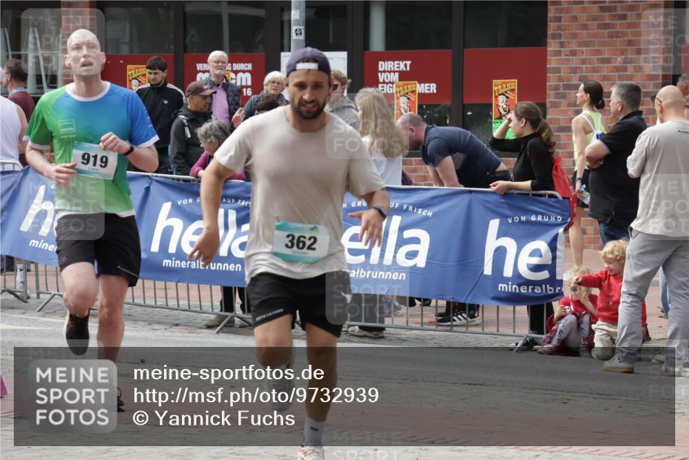 10.05.2026 - 8. Wedeler Halbmarathon Yannick Fuchs http://msf.ph/oto/9732939 10.05.2026 11:47:47 Ziel 362, 919, 2010 meine-sportfotos.de
