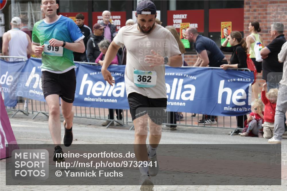 10.05.2026 - 8. Wedeler Halbmarathon Yannick Fuchs http://msf.ph/oto/9732941 10.05.2026 11:47:47 Ziel 362, 919, 2010 meine-sportfotos.de