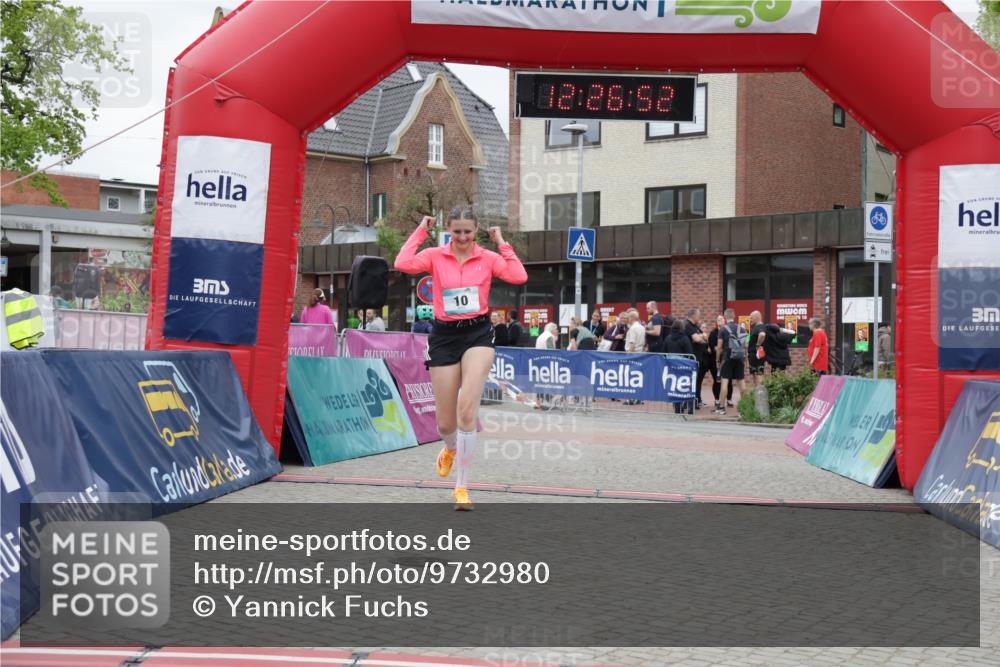 10.05.2026 - 8. Wedeler Halbmarathon Yannick Fuchs http://msf.ph/oto/9732980 10.05.2026 12:26:50 Ziel 10 meine-sportfotos.de