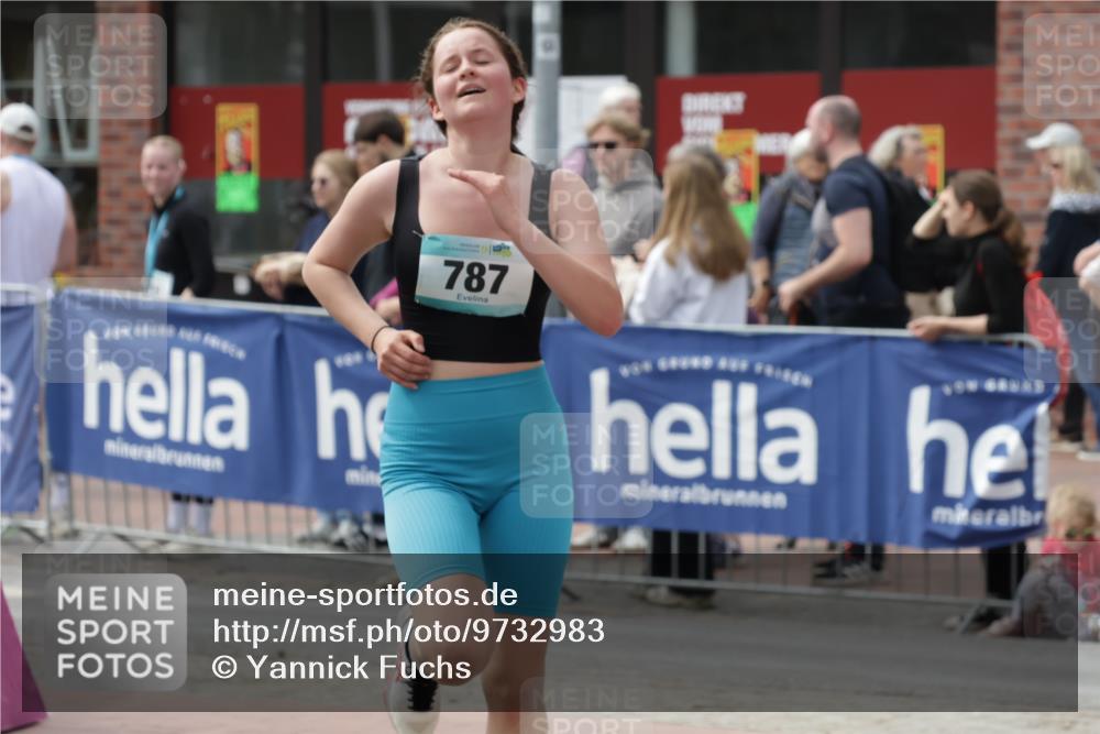10.05.2026 - 8. Wedeler Halbmarathon Yannick Fuchs http://msf.ph/oto/9732983 10.05.2026 11:47:54 Ziel 362, 787, 919 meine-sportfotos.de
