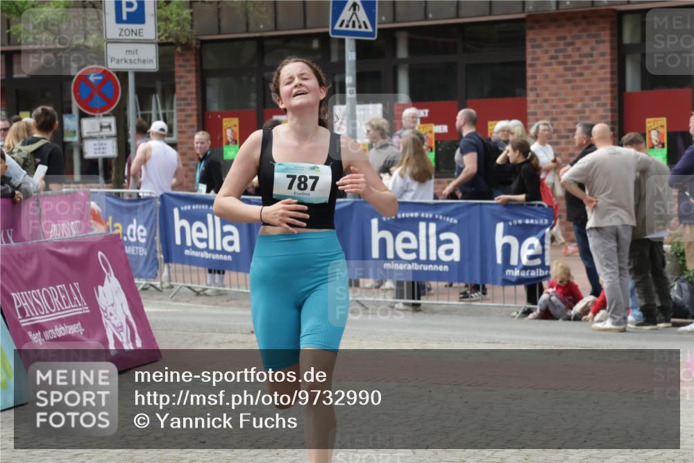 10.05.2026 - 8. Wedeler Halbmarathon Yannick Fuchs http://msf.ph/oto/9732990 10.05.2026 11:47:55 Ziel 787 meine-sportfotos.de