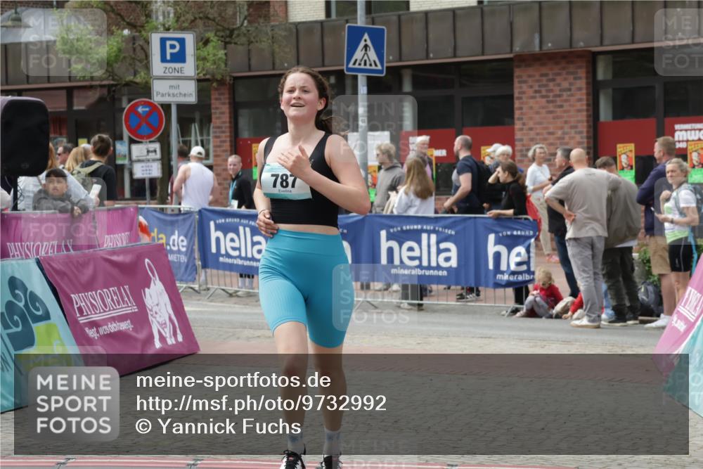 10.05.2026 - 8. Wedeler Halbmarathon Yannick Fuchs http://msf.ph/oto/9732992 10.05.2026 11:47:55 Ziel 787 meine-sportfotos.de