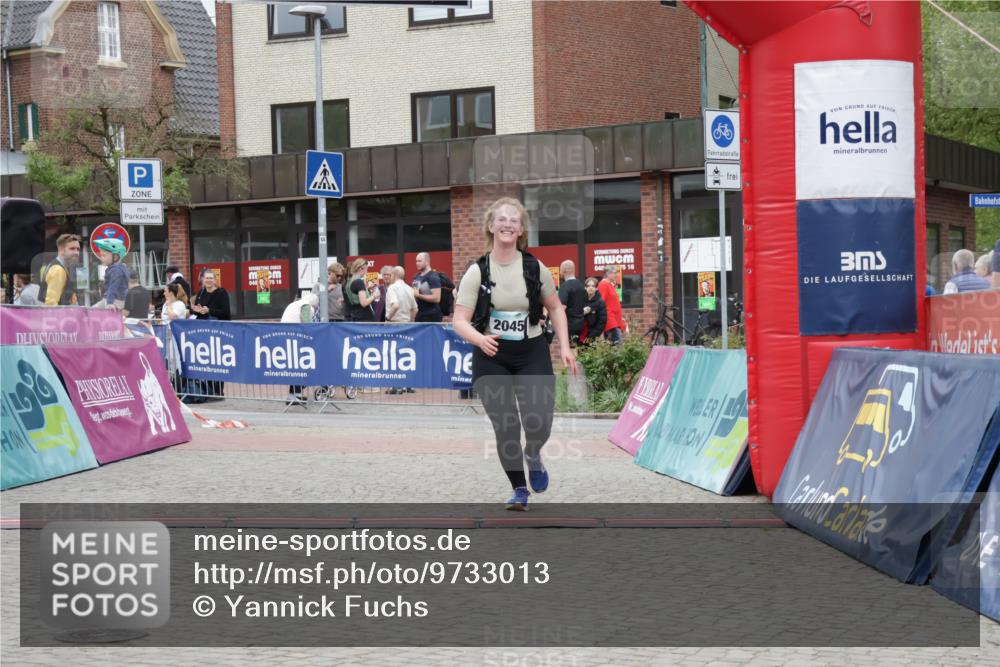 10.05.2026 - 8. Wedeler Halbmarathon Yannick Fuchs http://msf.ph/oto/9733013 10.05.2026 12:27:23 Ziel 2045 meine-sportfotos.de