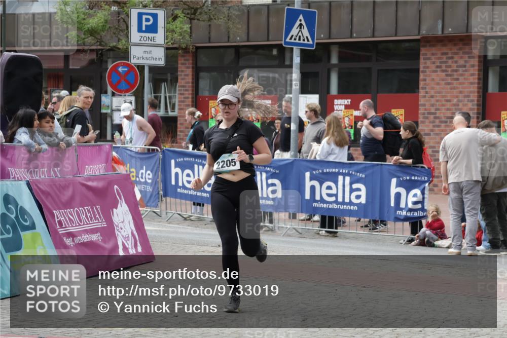 10.05.2026 - 8. Wedeler Halbmarathon Yannick Fuchs http://msf.ph/oto/9733019 10.05.2026 11:48:05 Ziel 2205 meine-sportfotos.de