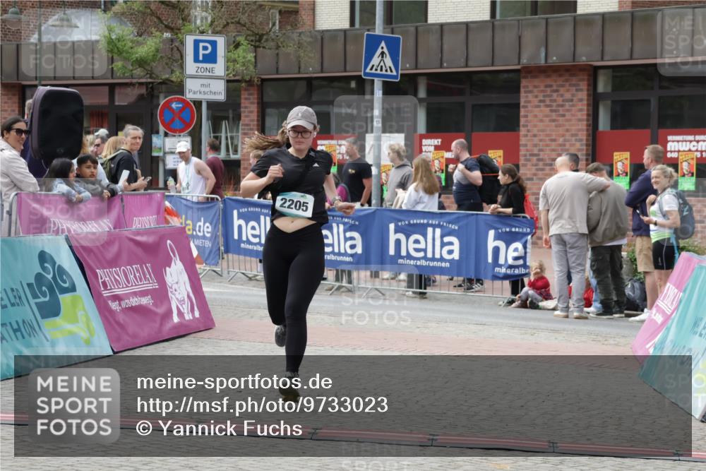 10.05.2026 - 8. Wedeler Halbmarathon Yannick Fuchs http://msf.ph/oto/9733023 10.05.2026 11:48:06 Ziel 2205 meine-sportfotos.de