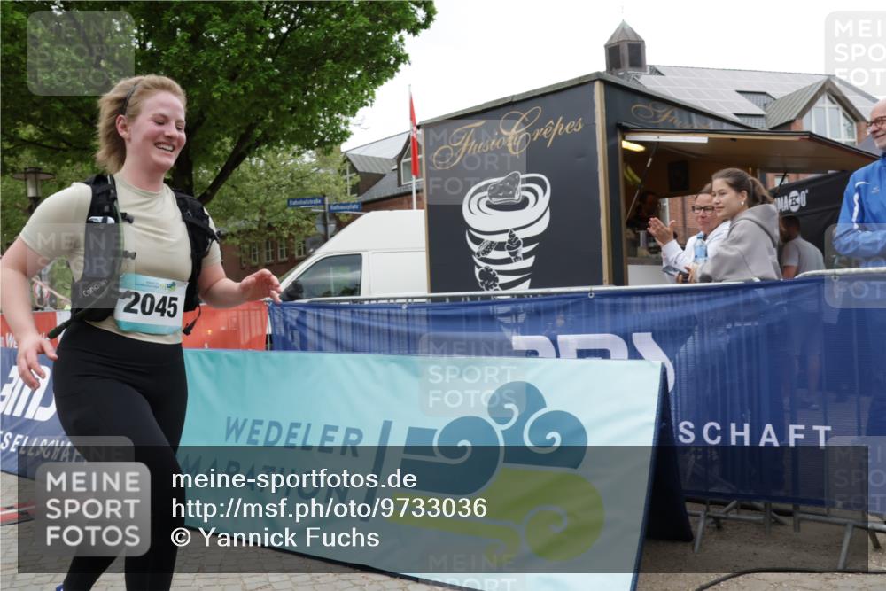 10.05.2026 - 8. Wedeler Halbmarathon Yannick Fuchs http://msf.ph/oto/9733036 10.05.2026 12:27:25 Ziel 2045 meine-sportfotos.de