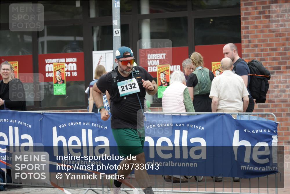10.05.2026 - 8. Wedeler Halbmarathon Yannick Fuchs http://msf.ph/oto/9733043 10.05.2026 12:27:52 Ziel 2132 meine-sportfotos.de