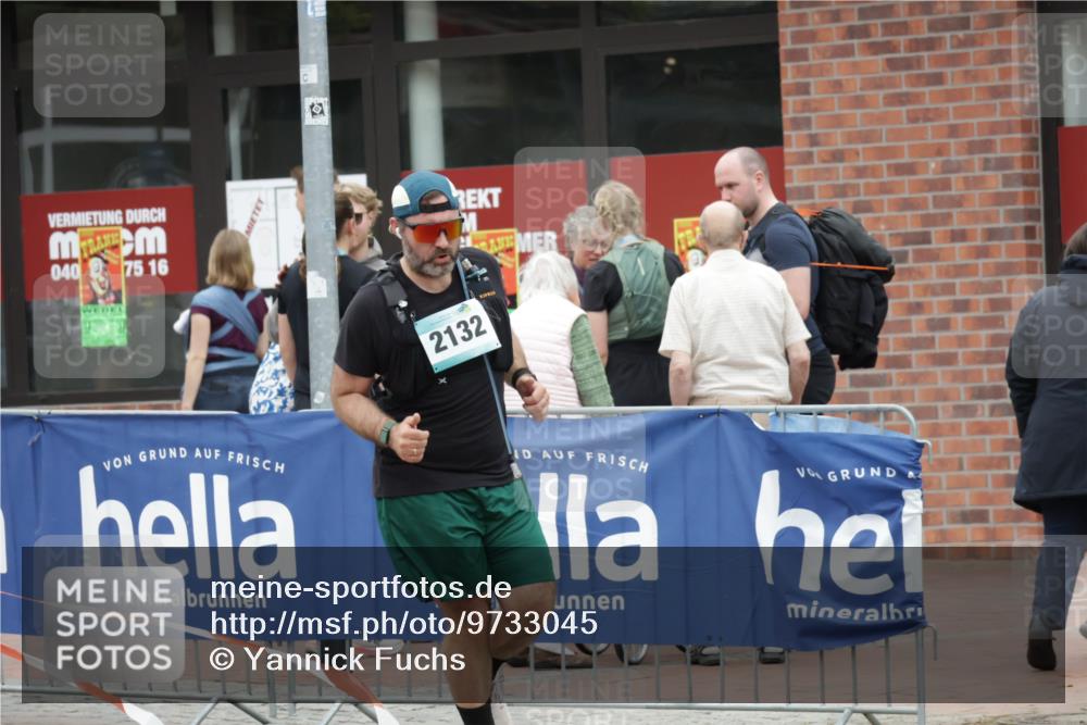 10.05.2026 - 8. Wedeler Halbmarathon Yannick Fuchs http://msf.ph/oto/9733045 10.05.2026 12:27:52 Ziel 2132 meine-sportfotos.de