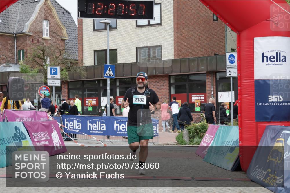 10.05.2026 - 8. Wedeler Halbmarathon Yannick Fuchs http://msf.ph/oto/9733060 10.05.2026 12:27:55 Ziel 2132 meine-sportfotos.de