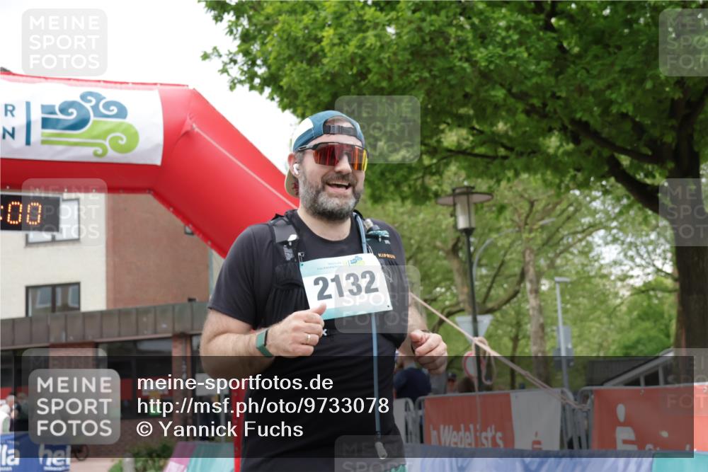 10.05.2026 - 8. Wedeler Halbmarathon Yannick Fuchs http://msf.ph/oto/9733078 10.05.2026 12:27:58 Ziel 2132 meine-sportfotos.de
