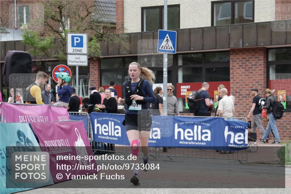 10.05.2026 - 8. Wedeler Halbmarathon Yannick Fuchs http://msf.ph/oto/9733084 10.05.2026 12:28:11 Ziel 101 meine-sportfotos.de