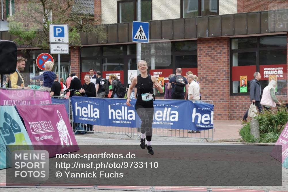 10.05.2026 - 8. Wedeler Halbmarathon Yannick Fuchs http://msf.ph/oto/9733110 10.05.2026 12:28:17 Ziel 70, 101 meine-sportfotos.de