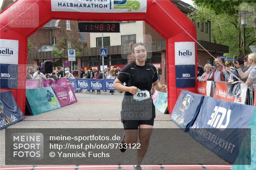 10.05.2026 - 8. Wedeler Halbmarathon Yannick Fuchs http://msf.ph/oto/9733122 10.05.2026 11:48:30 Ziel 436, 757, 758 meine-sportfotos.de