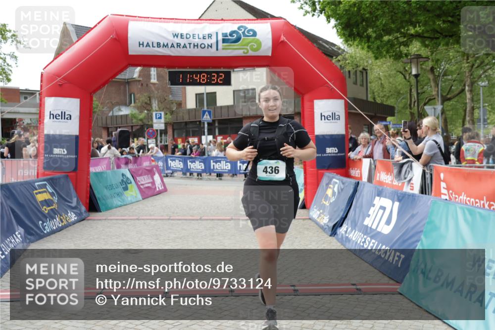 10.05.2026 - 8. Wedeler Halbmarathon Yannick Fuchs http://msf.ph/oto/9733124 10.05.2026 11:48:30 Ziel 436, 757, 758 meine-sportfotos.de