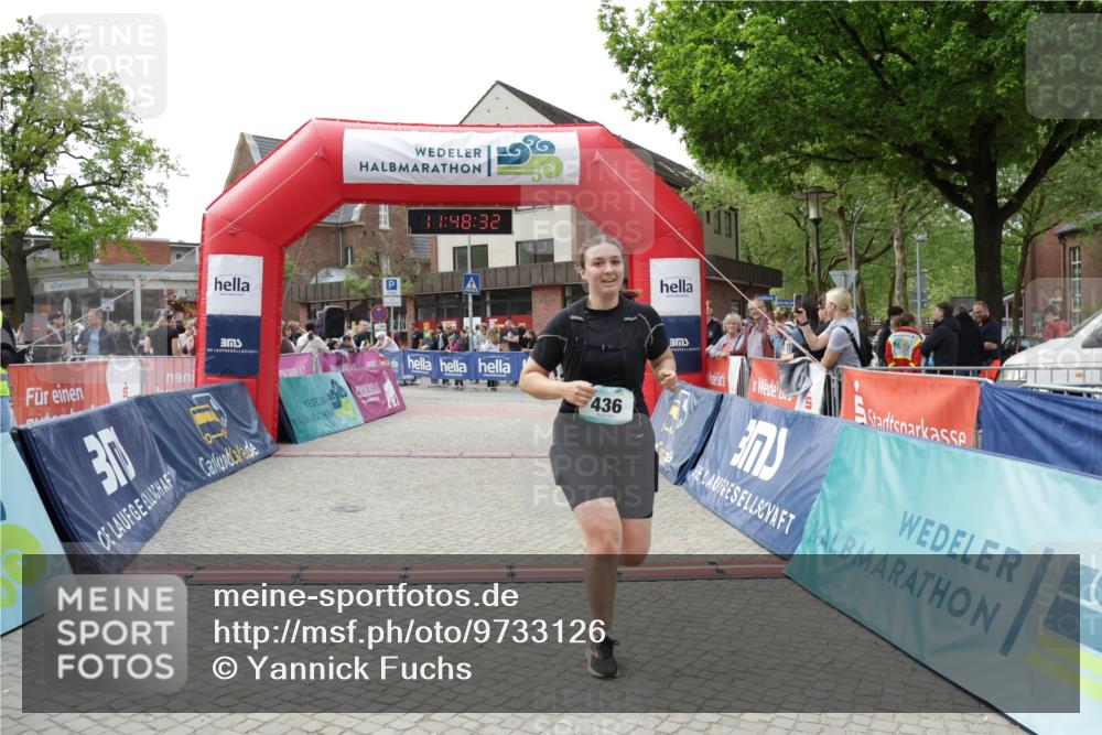 10.05.2026 - 8. Wedeler Halbmarathon Yannick Fuchs http://msf.ph/oto/9733126 10.05.2026 11:48:30 Ziel 436, 757, 758 meine-sportfotos.de