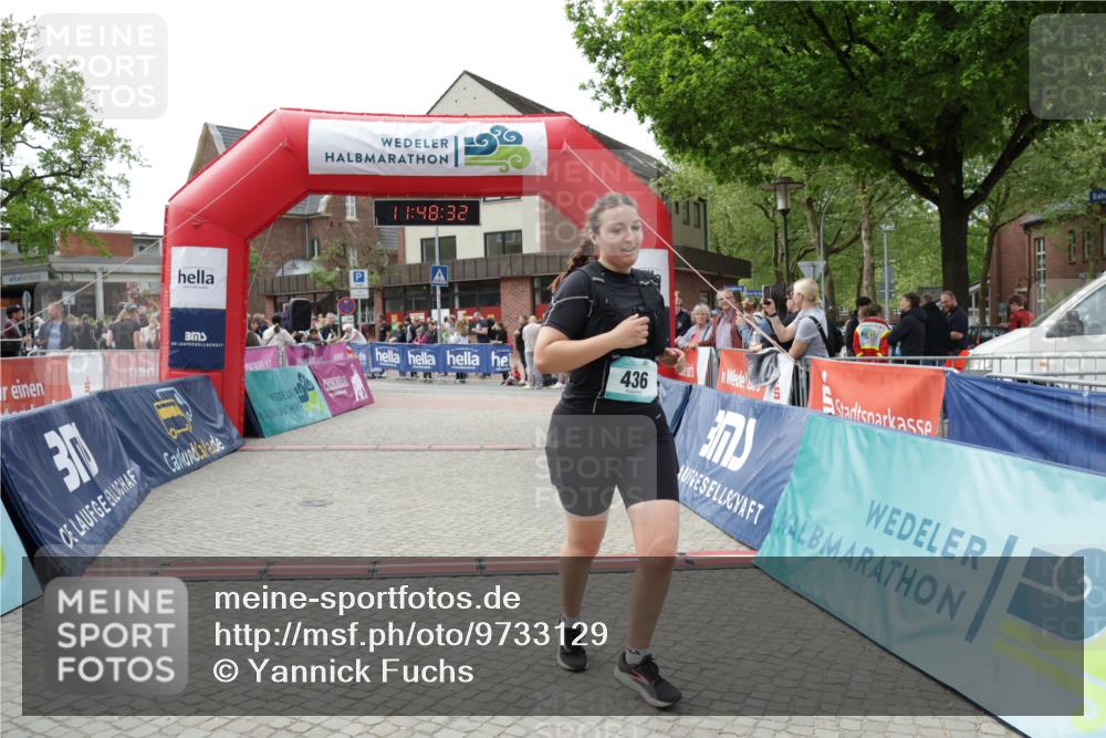 10.05.2026 - 8. Wedeler Halbmarathon Yannick Fuchs http://msf.ph/oto/9733129 10.05.2026 11:48:30 Ziel 436, 757, 758 meine-sportfotos.de