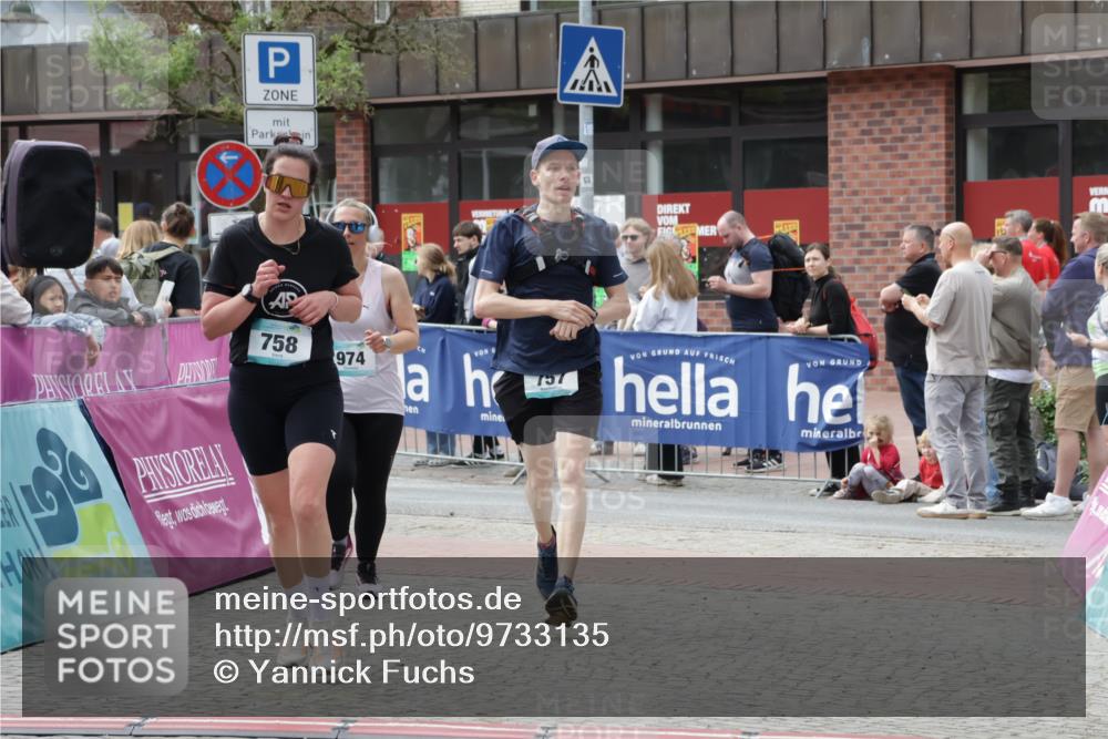 10.05.2026 - 8. Wedeler Halbmarathon Yannick Fuchs http://msf.ph/oto/9733135 10.05.2026 11:48:34 Ziel 413, 436, 757, 758, 974 meine-sportfotos.de