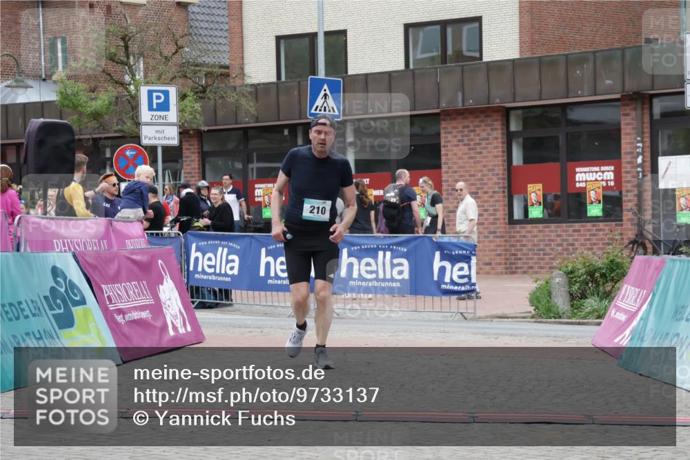 10.05.2026 - 8. Wedeler Halbmarathon Yannick Fuchs http://msf.ph/oto/9733137 10.05.2026 12:28:27 Ziel 210, 578 meine-sportfotos.de