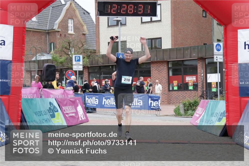 10.05.2026 - 8. Wedeler Halbmarathon Yannick Fuchs http://msf.ph/oto/9733141 10.05.2026 12:28:29 Ziel 206, 210, 578 meine-sportfotos.de