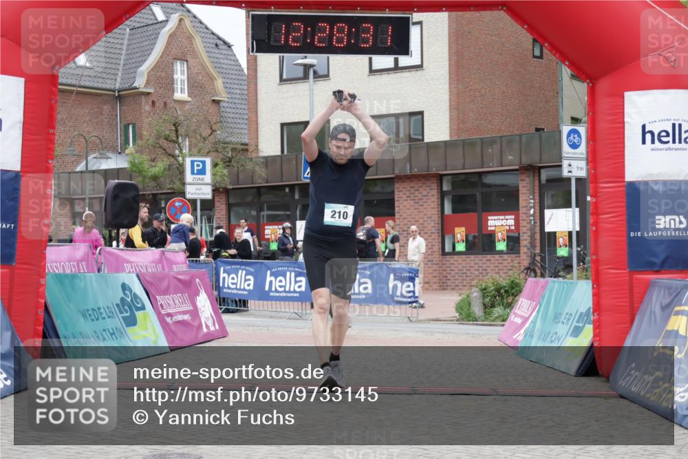 10.05.2026 - 8. Wedeler Halbmarathon Yannick Fuchs http://msf.ph/oto/9733145 10.05.2026 12:28:29 Ziel 206, 210, 578 meine-sportfotos.de