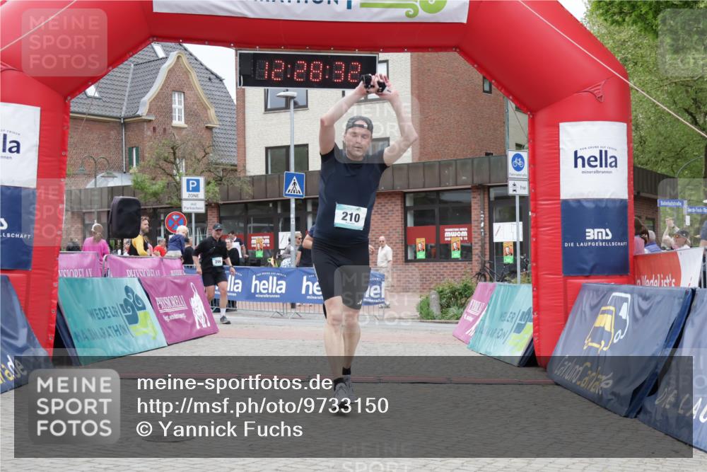 10.05.2026 - 8. Wedeler Halbmarathon Yannick Fuchs http://msf.ph/oto/9733150 10.05.2026 12:28:30 Ziel 206, 210, 578 meine-sportfotos.de