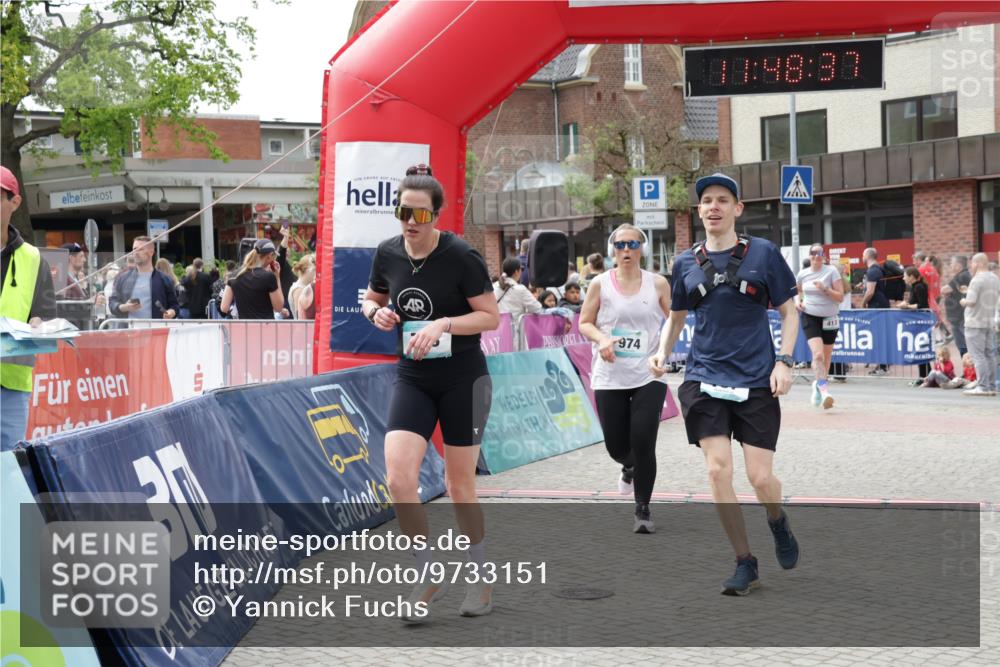 10.05.2026 - 8. Wedeler Halbmarathon Yannick Fuchs http://msf.ph/oto/9733151 10.05.2026 11:48:36 Ziel 413, 757, 758, 916, 974 meine-sportfotos.de
