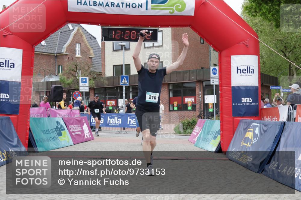 10.05.2026 - 8. Wedeler Halbmarathon Yannick Fuchs http://msf.ph/oto/9733153 10.05.2026 12:28:30 Ziel 206, 210, 578 meine-sportfotos.de
