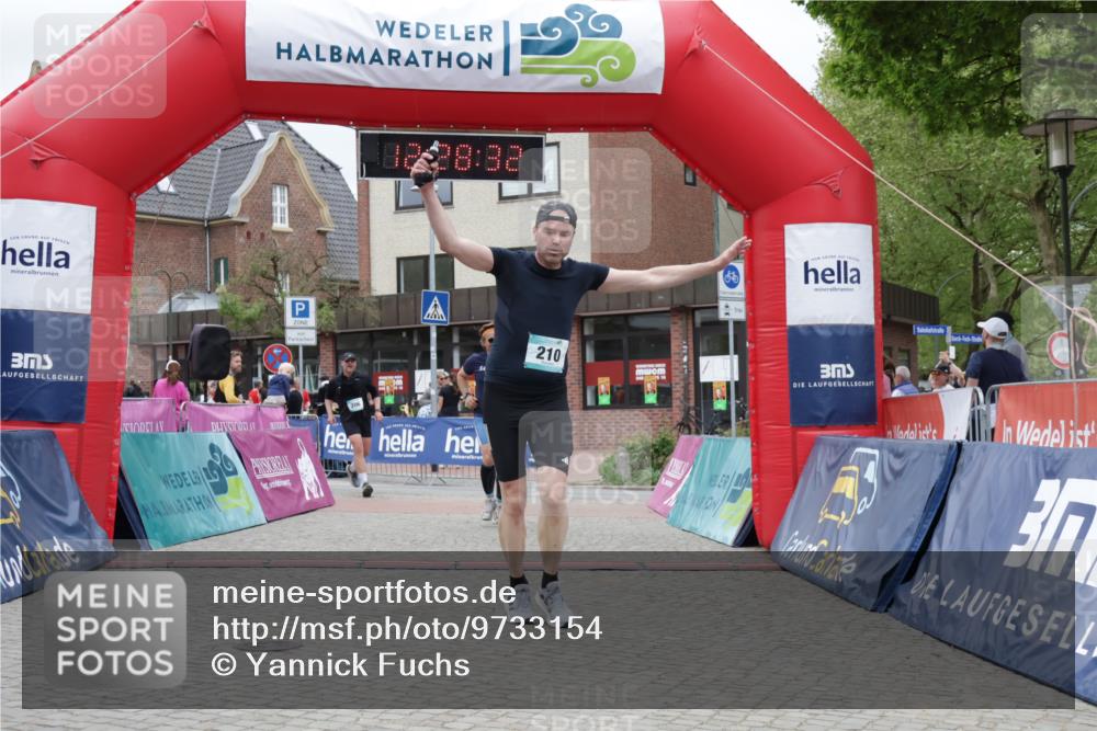10.05.2026 - 8. Wedeler Halbmarathon Yannick Fuchs http://msf.ph/oto/9733154 10.05.2026 12:28:30 Ziel 206, 210, 578 meine-sportfotos.de