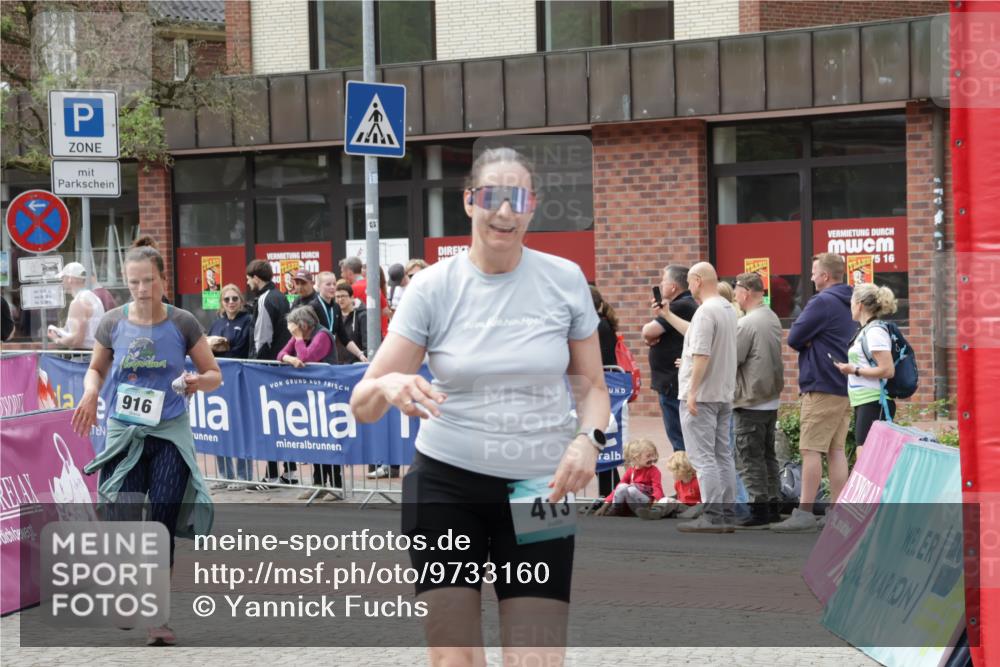10.05.2026 - 8. Wedeler Halbmarathon Yannick Fuchs http://msf.ph/oto/9733160 10.05.2026 11:48:39 Ziel 413, 757, 758, 916, 974 meine-sportfotos.de