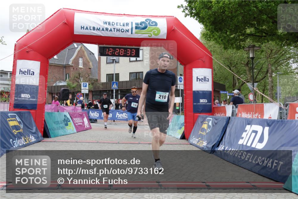 10.05.2026 - 8. Wedeler Halbmarathon Yannick Fuchs http://msf.ph/oto/9733162 10.05.2026 12:28:31 Ziel 206, 210, 578 meine-sportfotos.de