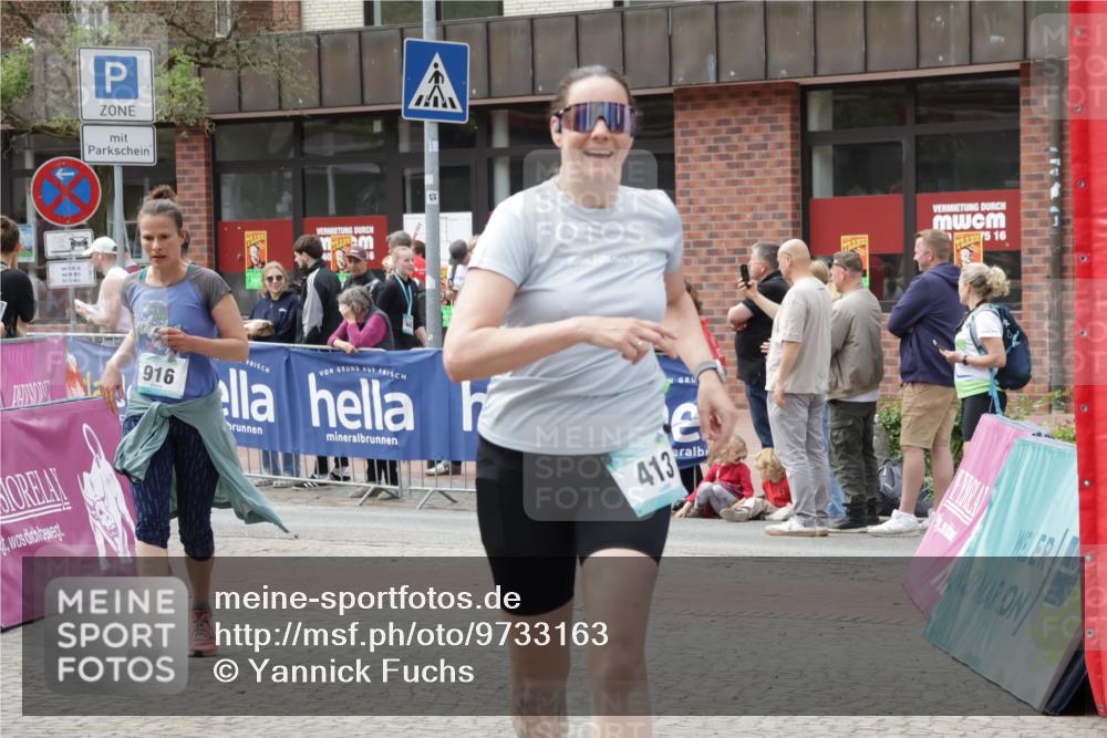 10.05.2026 - 8. Wedeler Halbmarathon Yannick Fuchs http://msf.ph/oto/9733163 10.05.2026 11:48:39 Ziel 413, 757, 758, 916, 974 meine-sportfotos.de