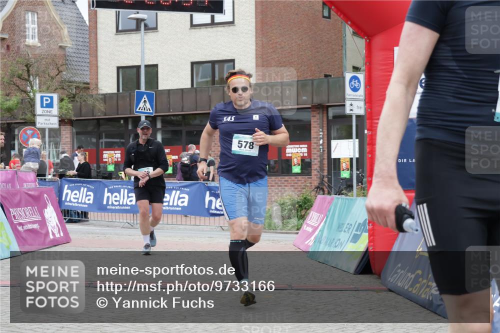 10.05.2026 - 8. Wedeler Halbmarathon Yannick Fuchs http://msf.ph/oto/9733166 10.05.2026 12:28:32 Ziel 206, 210, 578 meine-sportfotos.de