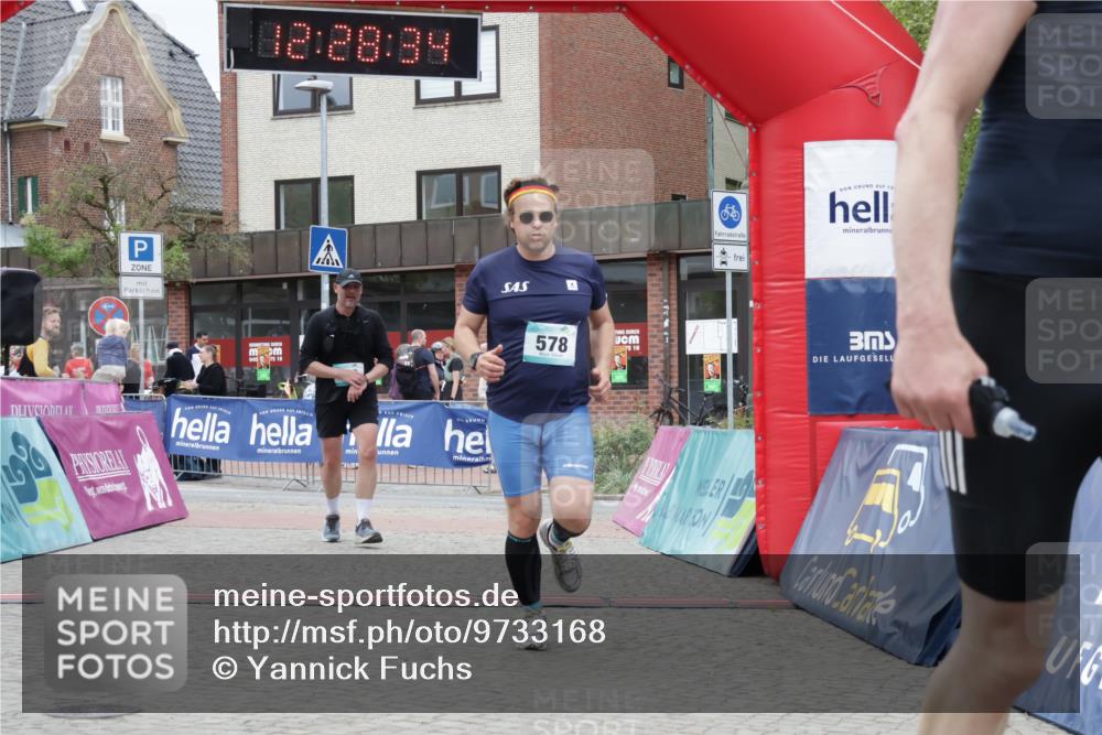 10.05.2026 - 8. Wedeler Halbmarathon Yannick Fuchs http://msf.ph/oto/9733168 10.05.2026 12:28:32 Ziel 206, 210, 578 meine-sportfotos.de