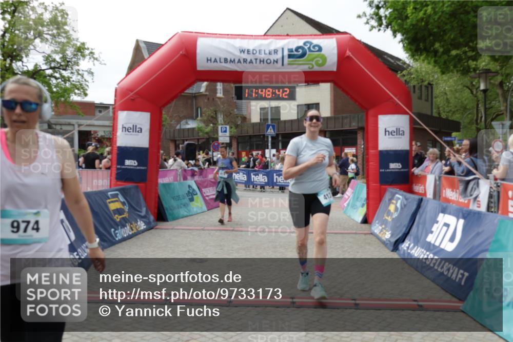 10.05.2026 - 8. Wedeler Halbmarathon Yannick Fuchs http://msf.ph/oto/9733173 10.05.2026 11:48:40 Ziel 413, 757, 758, 916, 974 meine-sportfotos.de