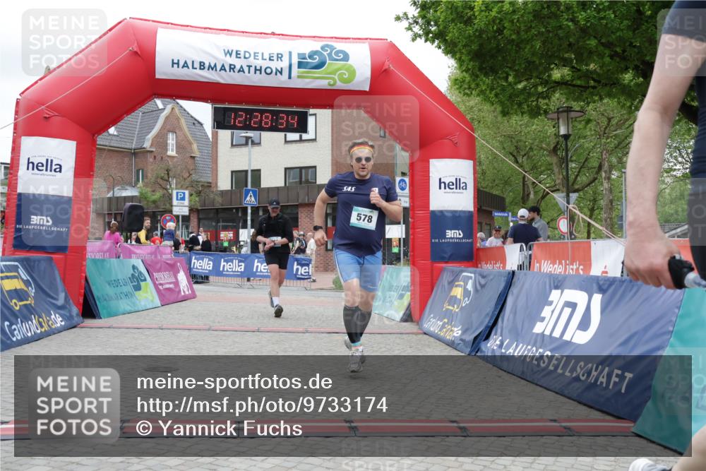 10.05.2026 - 8. Wedeler Halbmarathon Yannick Fuchs http://msf.ph/oto/9733174 10.05.2026 12:28:32 Ziel 206, 210, 578 meine-sportfotos.de