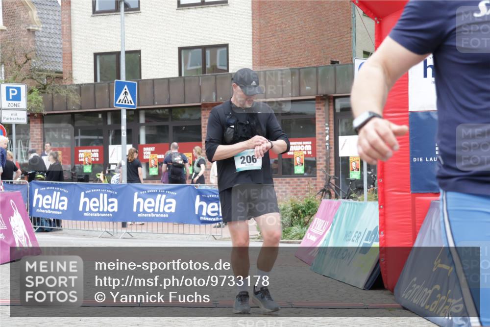 10.05.2026 - 8. Wedeler Halbmarathon Yannick Fuchs http://msf.ph/oto/9733178 10.05.2026 12:28:33 Ziel 206, 210, 578 meine-sportfotos.de