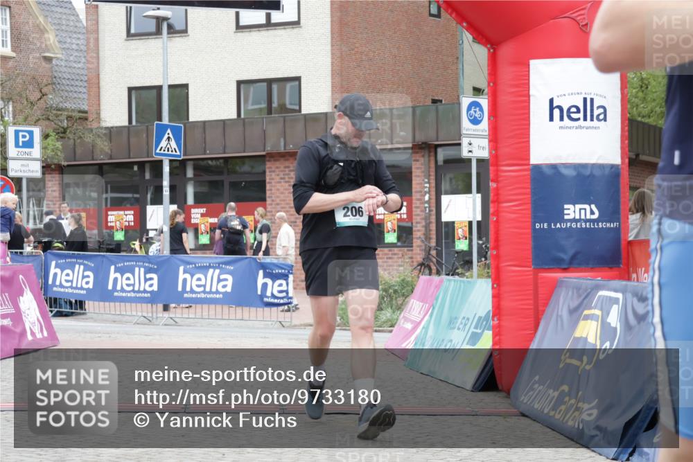10.05.2026 - 8. Wedeler Halbmarathon Yannick Fuchs http://msf.ph/oto/9733180 10.05.2026 12:28:34 Ziel 206, 210, 578 meine-sportfotos.de