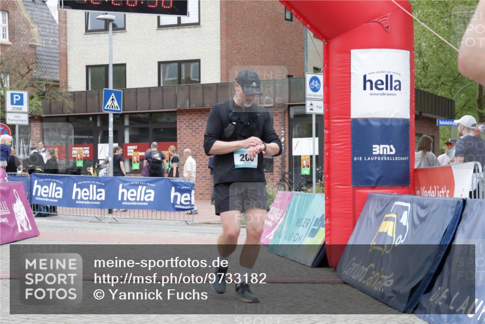 10.05.2026 - 8. Wedeler Halbmarathon Yannick Fuchs http://msf.ph/oto/9733182 10.05.2026 12:28:34 Ziel 206, 210, 578 meine-sportfotos.de
